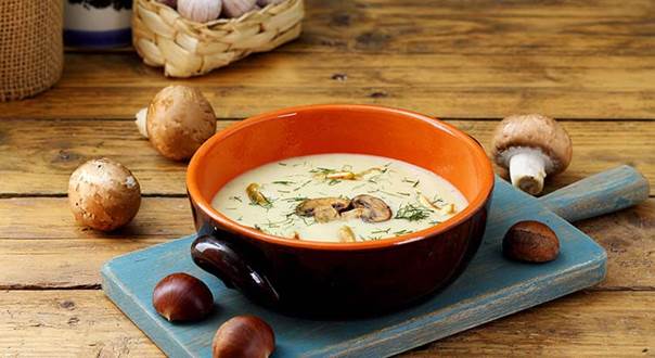 https://monjardinmamaison.maison-travaux.fr/wp-content/uploads/sites/8/2021/10/recette-de-veloute-de-champignons-et-chataignes.jpg