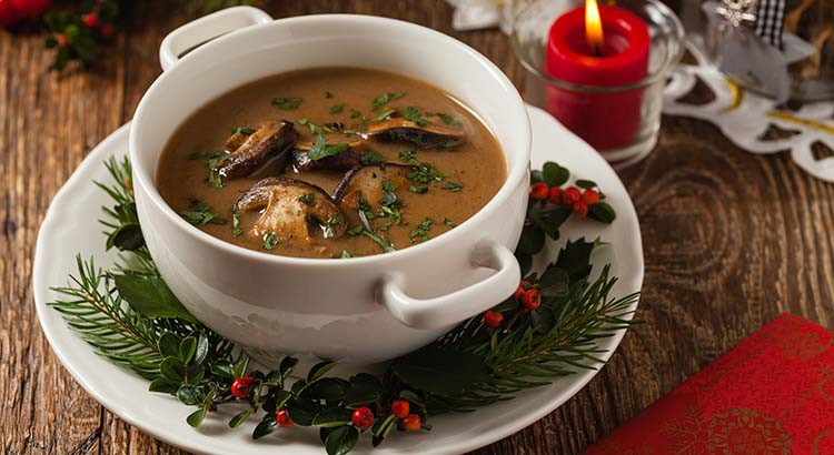 https://monjardinmamaison.maison-travaux.fr/wp-content/uploads/sites/8/2021/10/recette-de-veloute-de-cepes-au-jambon-fume.jpg