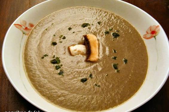 Soupe aux champignons et  la moutarde